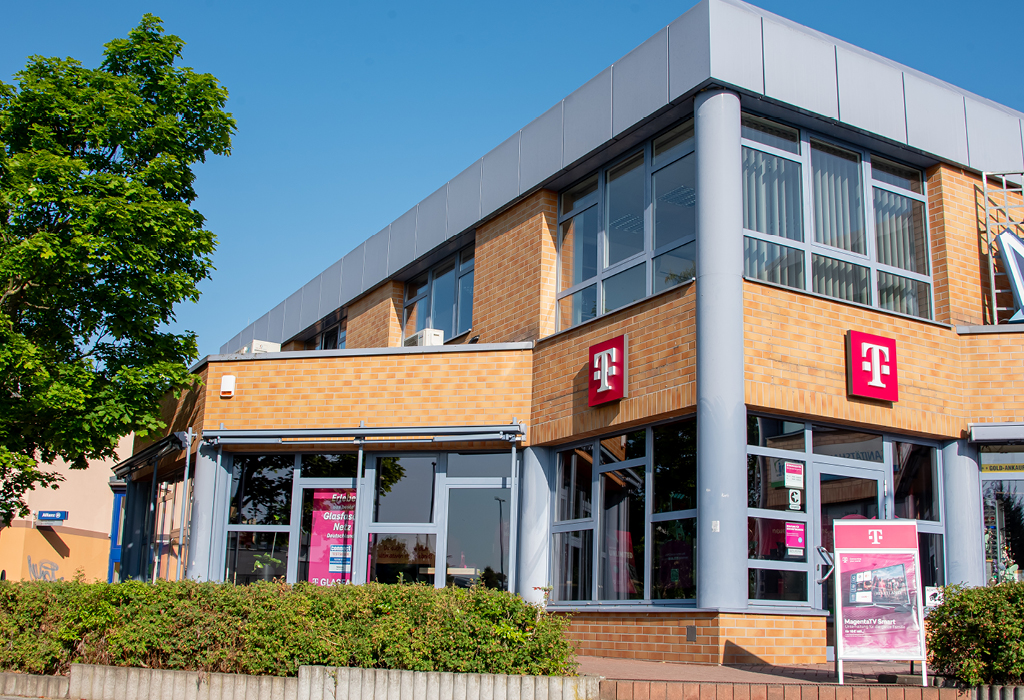 Shop, Außenansicht. Welkona - Ihr Telekom Partner in Wolfen